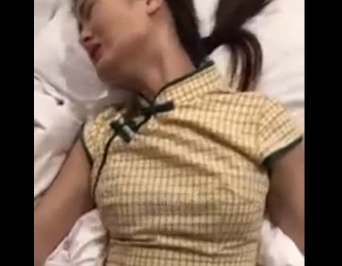 Clip sex chở em gái vào khách sạn đè đụ em nhăn mặt